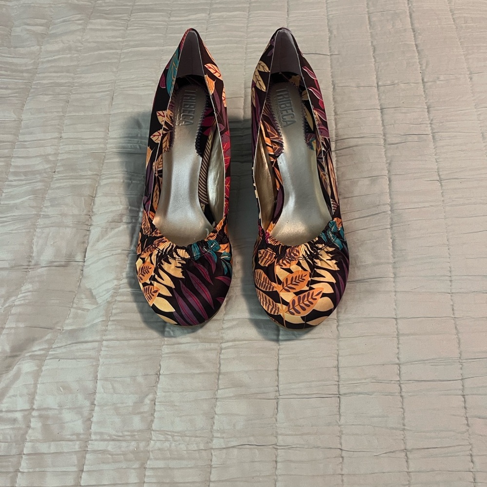 Tribeca by Kenneth Cole Colorful Leaf Pattern Heels
